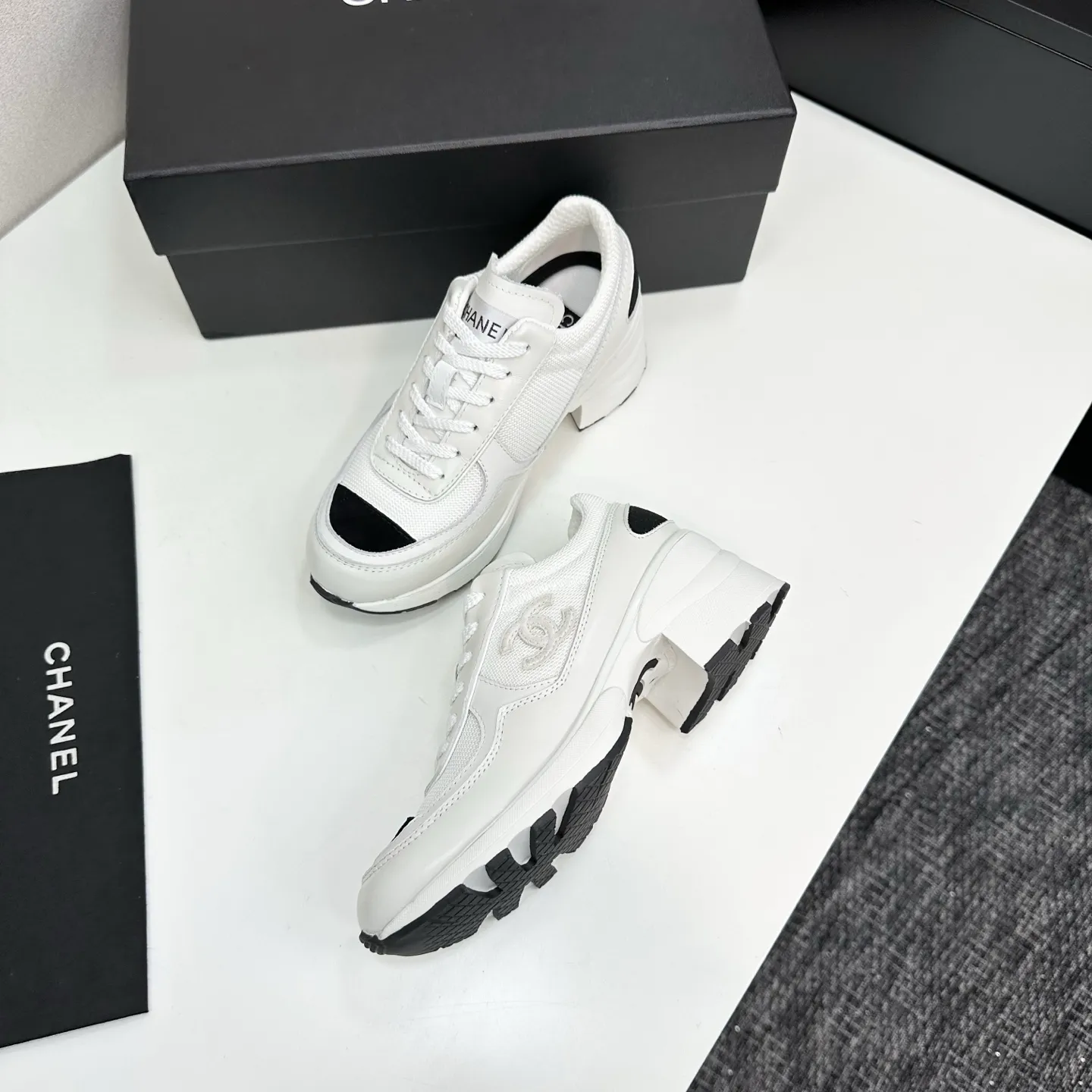 👟👟Ex-factory price 640👟👟Chanel Panda Shoes! 2025 counter's top casual sports shoes. This classic design; the upper is electro-embroidered with a variety of techniques; the outsole is fashionable and sporty; the unusual inclusion of a variety of color matching elements... The diversified mix and match is very good-looking and versatile, and can be used for leisure, fashion, sports, and outdoor... ꫛꫀꪝ Go➫ Materials: ❶Upper made of: original imported first-layer silk cowhide + original waterproof cloth + original first-layer cowhide ❷Inner lining: Original Yangli+wang ❸ Outsole based on: Original TPU combination outsole Counter boutique packaging complete set for women 35–41